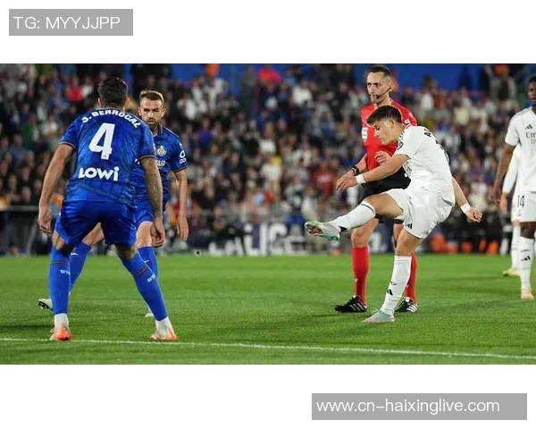 卡马文加：年轻天才在足球场上的崛起与未来展望